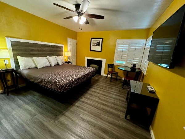 Carmel Wayfarer Inn image 10