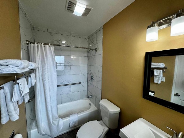 Carmel Wayfarer Inn image 12