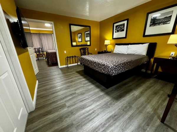 Carmel Wayfarer Inn image 13