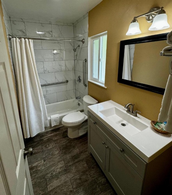 Carmel Wayfarer Inn image 17