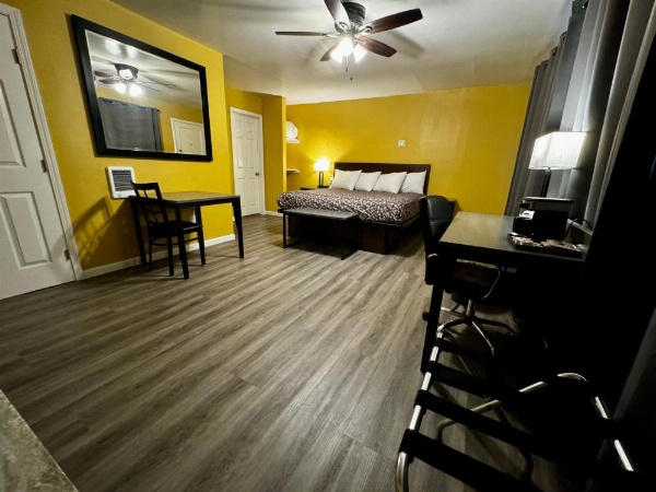 Carmel Wayfarer Inn image 7
